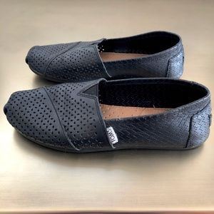 TOMS Perforated LEATHER Slip-Ons Classic Black 7.5